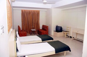 In-room safe, desk - Vista Rooms At Fame Cinemas (Chhatrapati Sambhajinagar)