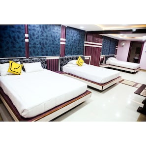 Desk, rollaway beds, free WiFi