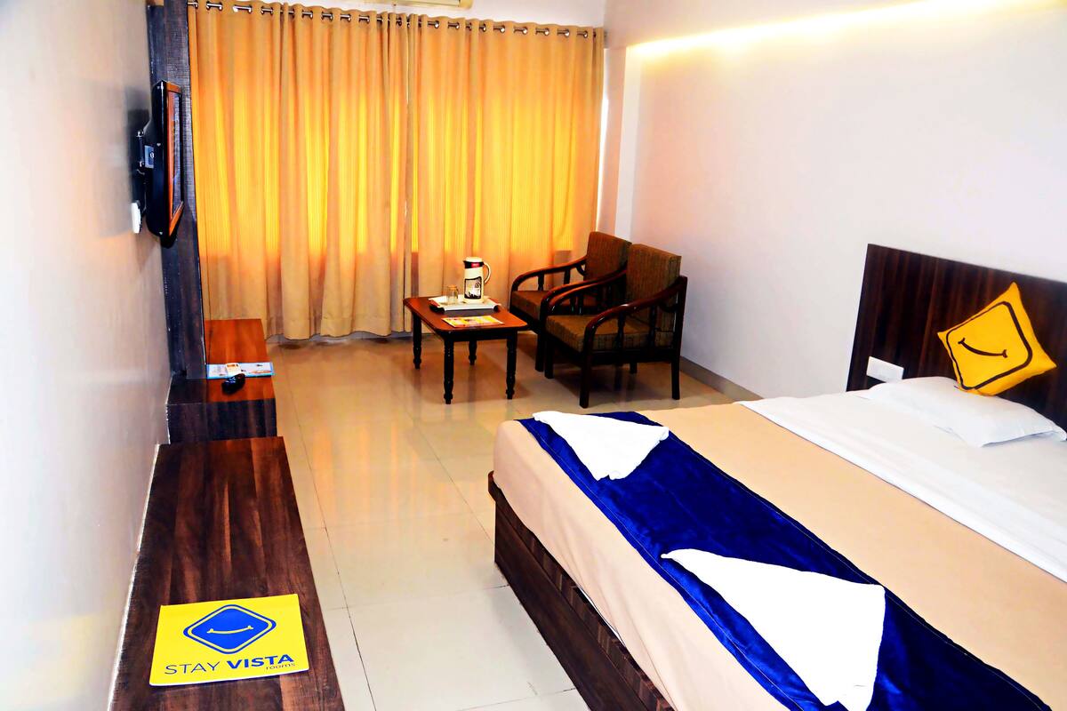 Superior Double Room | Minibar, desk, iron/ironing board