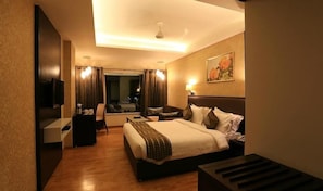 Superior Double Room, Multiple Bedrooms | Minibar, desk