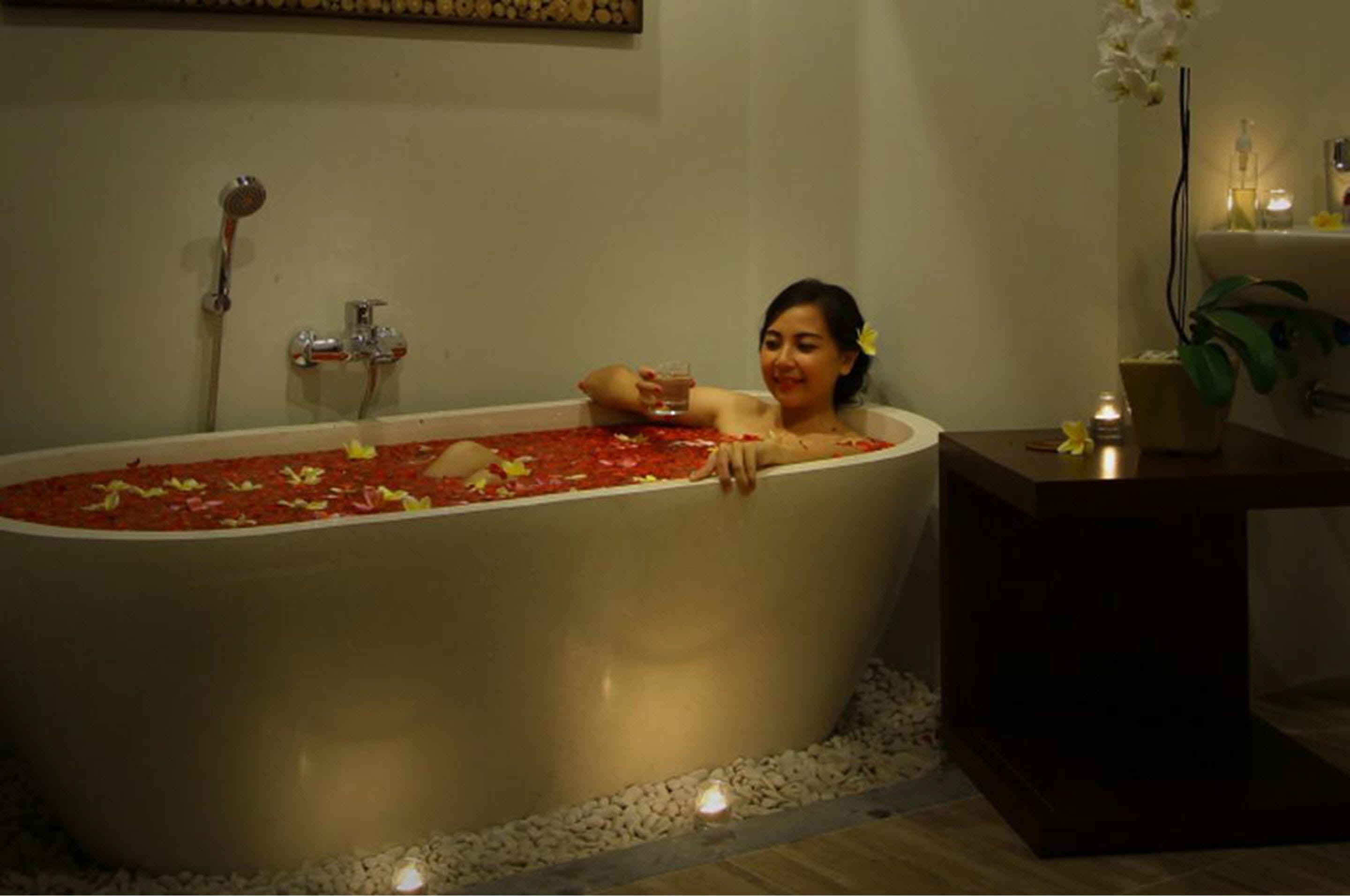 Body treatments, aromatherapy, hot stone massages, body scrubs, facials