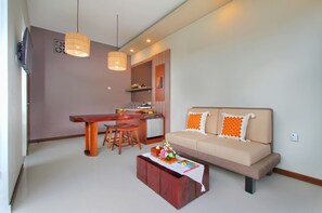 Superior Villa, 1 Bedroom, Private Pool | Living room | 32-inch LED TV with satellite channels, TV, DVD player - Maharaja Villas (Kerobokan)