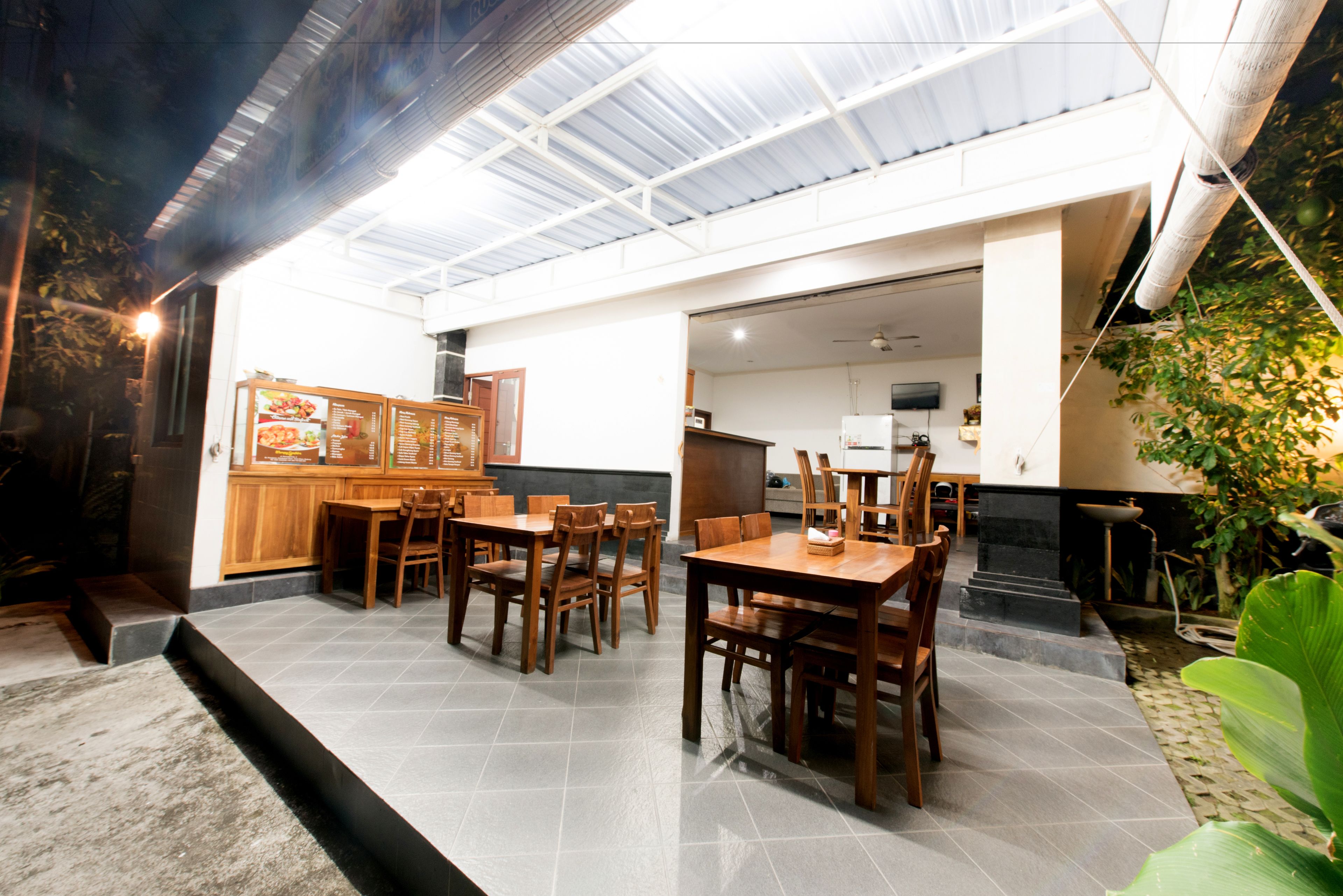 deluxe room, 1 bedroom, private bathroom, poolside | shared kitchen | fridge