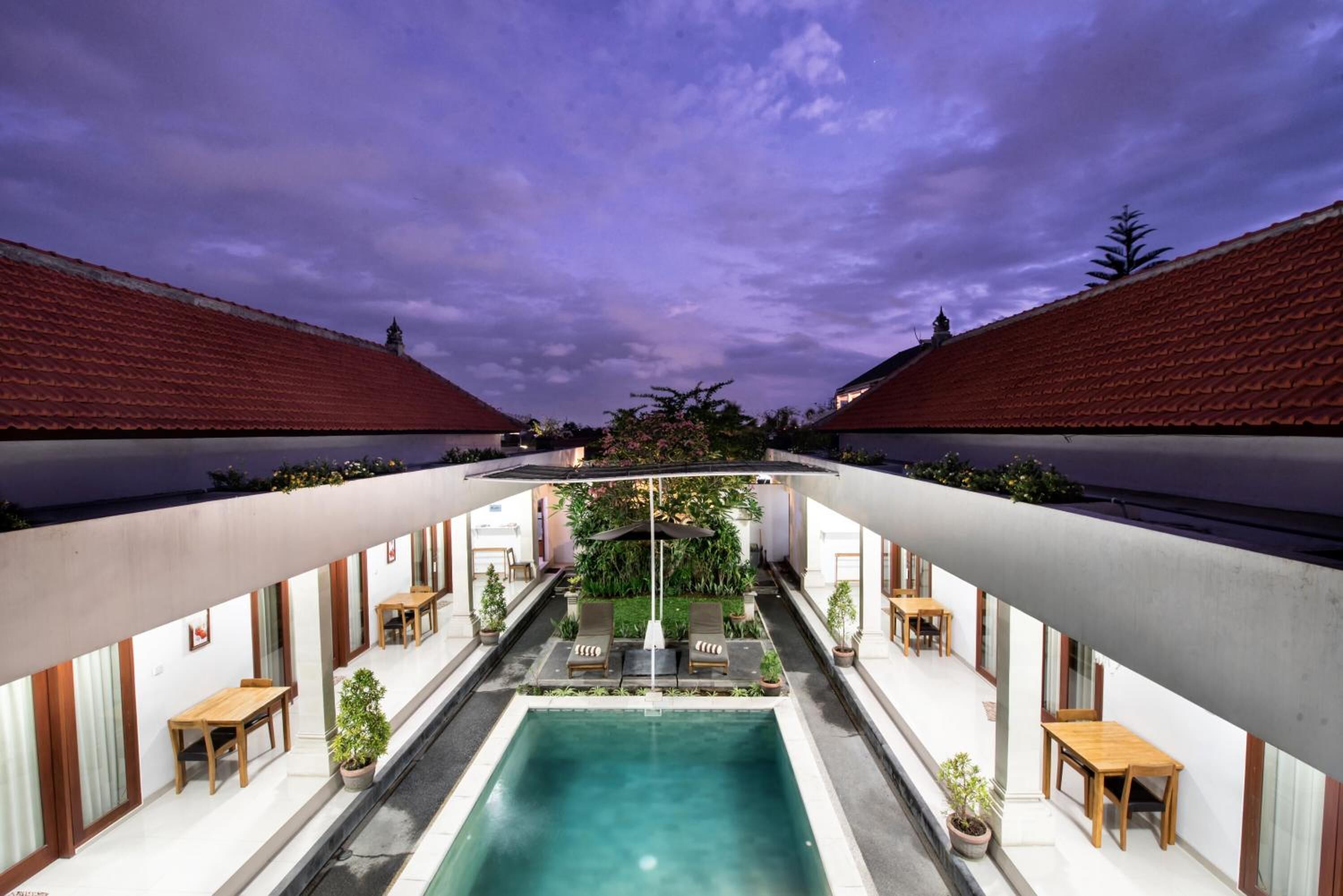 outdoor pool, pool umbrellas