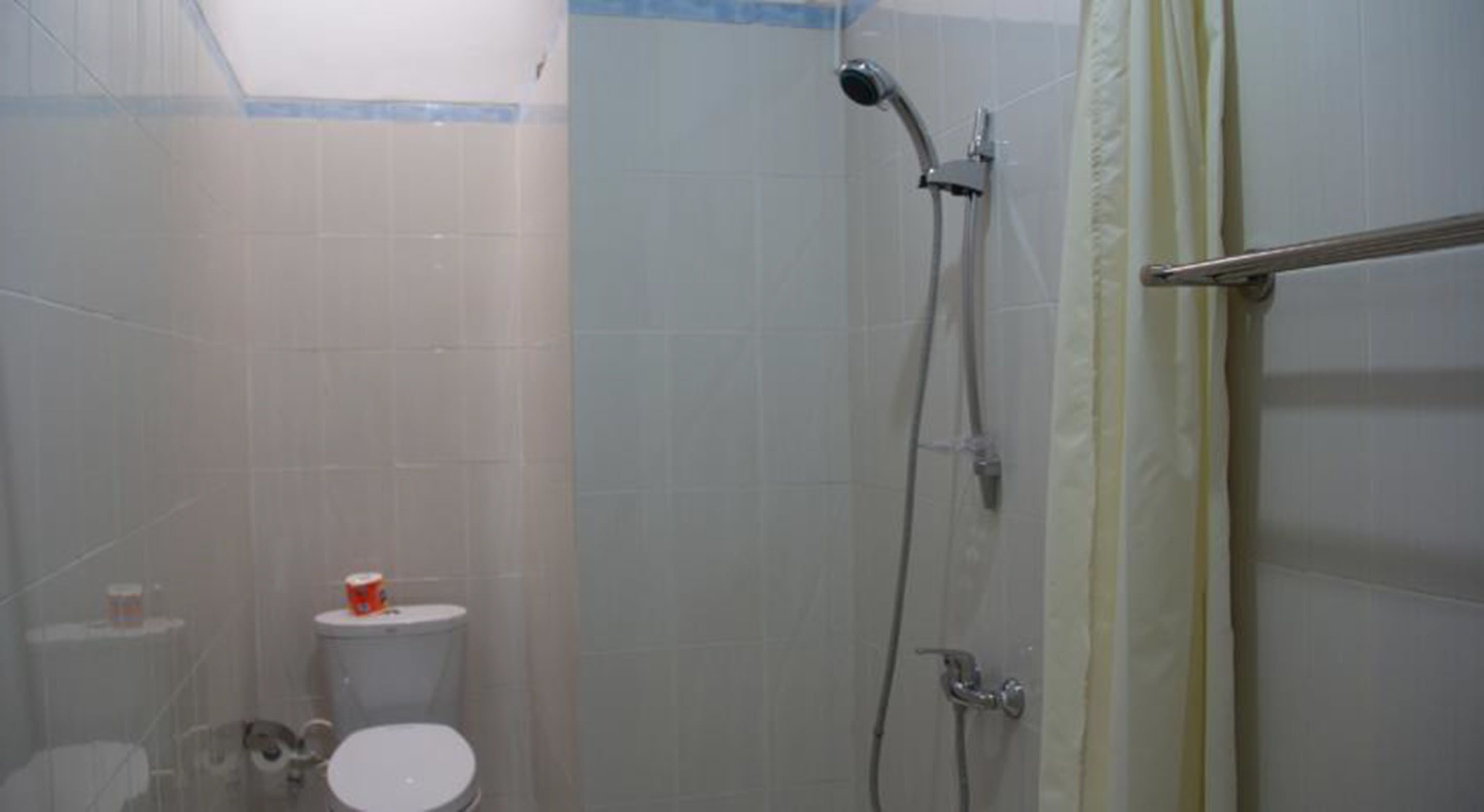 deluxe room, 1 bedroom, private bathroom, poolside | bathroom | shower, hair dryer, bathrobes, towels