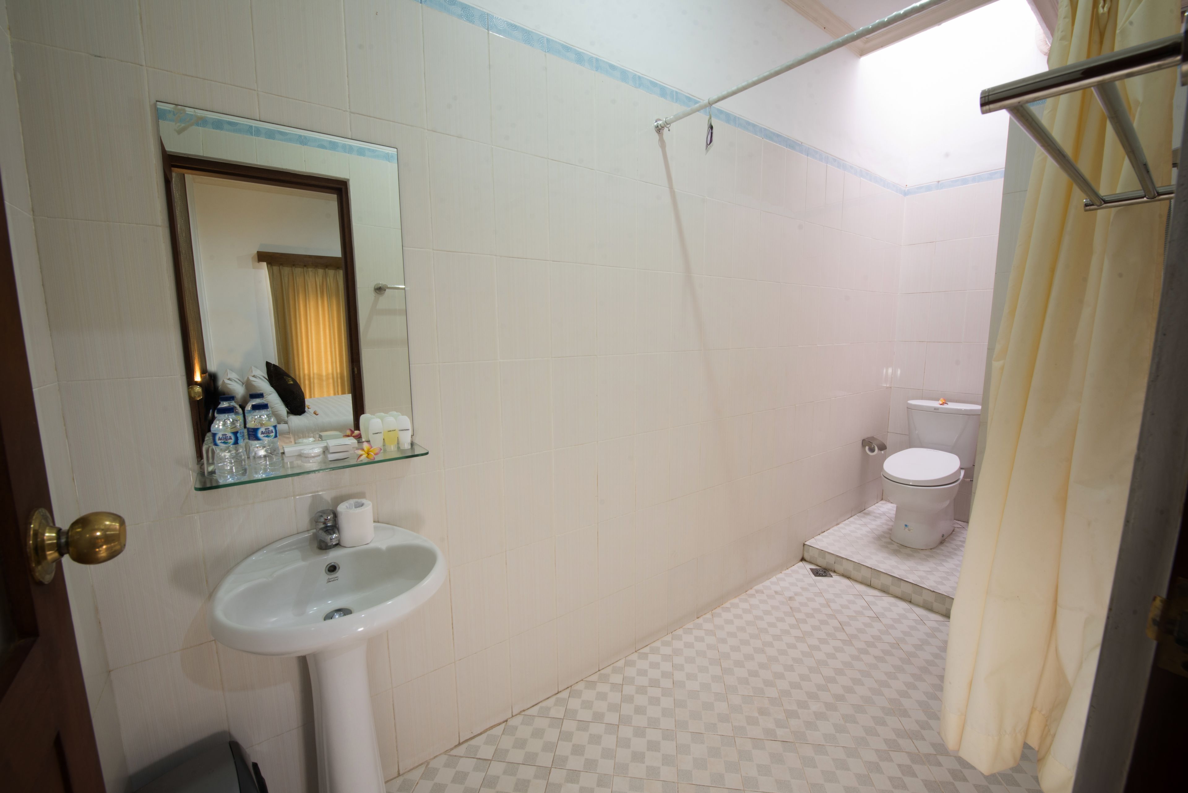 deluxe room, 1 bedroom, private bathroom, poolside | bathroom | shower, hair dryer, bathrobes, towels