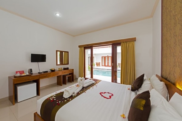 Quarto luxo, 1 quarto, banheiro privativo, ao lado da piscina | 1 quarto, frigobar, cofres nos quartos, escrivaninha