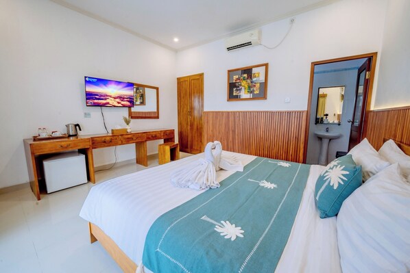 Deluxe Room, 1 Bedroom, Private Bathroom, Poolside | 1 bedroom, minibar, in-room safe, desk - MIMU Co Living (Seminyak)