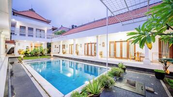 Rom – deluxe, 1 soverom, privat bad, ved basseng | Terrasse/patio