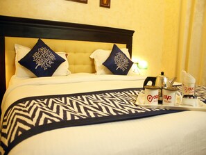 Standard Double or Twin Room, 1 Double Bed, Private Bathroom | In-room safe, desk, iron/ironing board, free WiFi