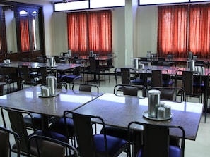 Dining - OYO 615 Hotel 7 Hills Inn (Tirupati)
