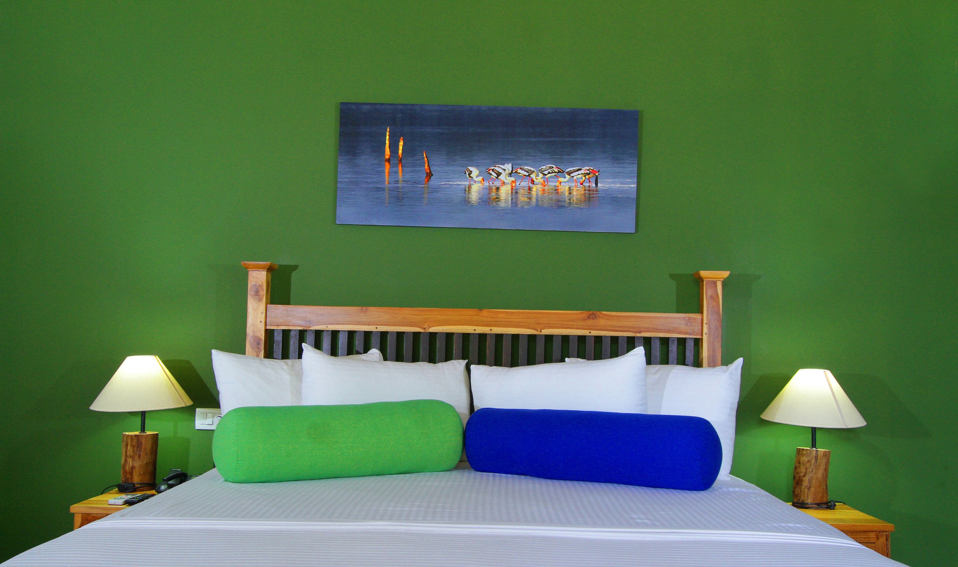 deluxe double room, 1 bedroom | 1 bedroom, in-room safe, desk, iron/ironing board