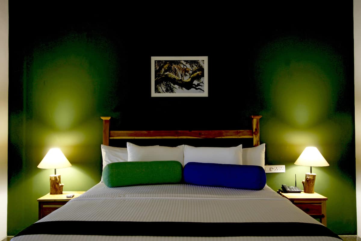 Deluxe Double Room, 1 Bedroom | 1 bedroom, in-room safe, desk, iron/ironing board