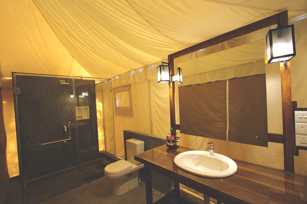 luxury glamping tents | bathroom sink