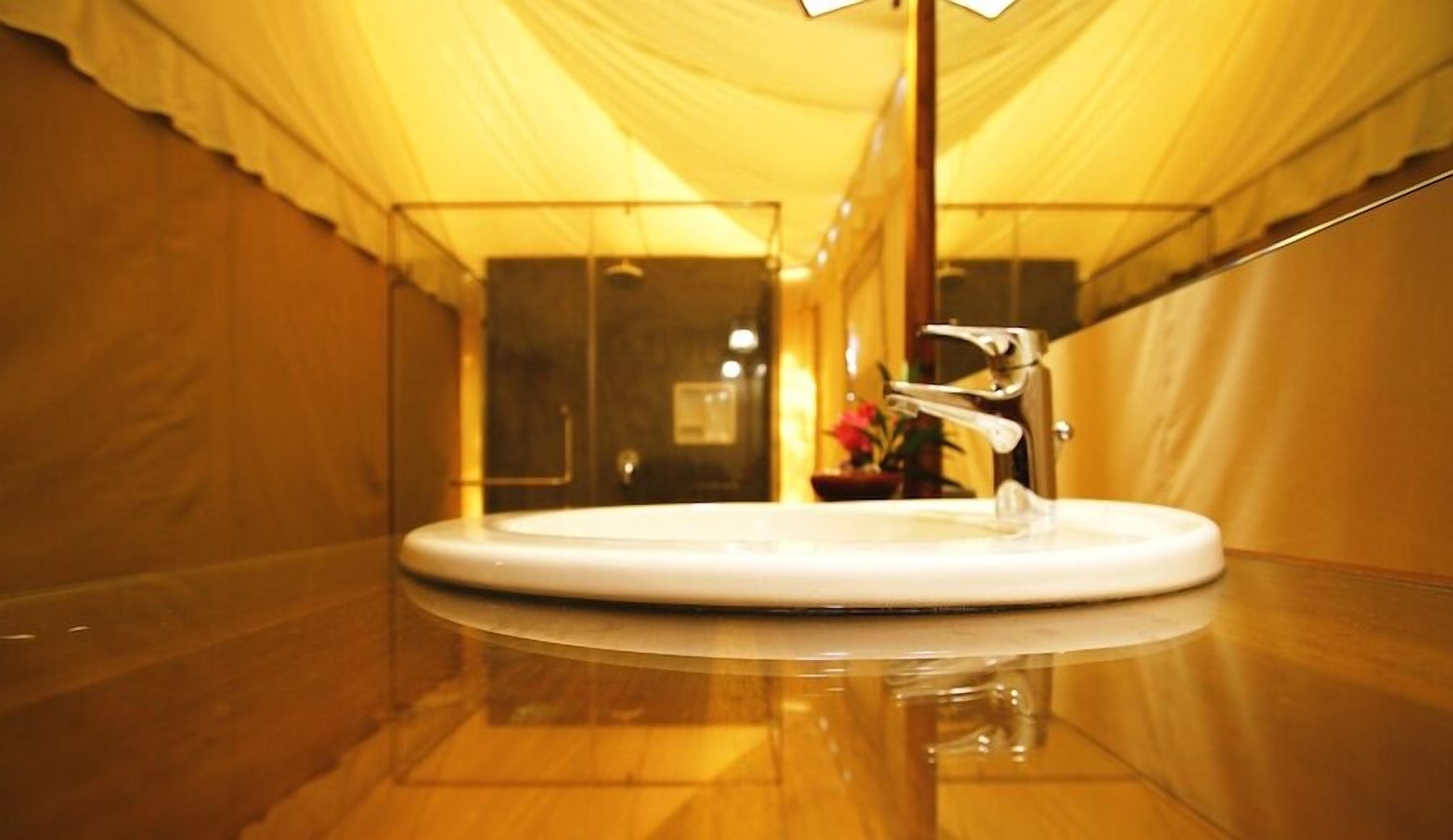 luxury glamping tents | bathroom sink