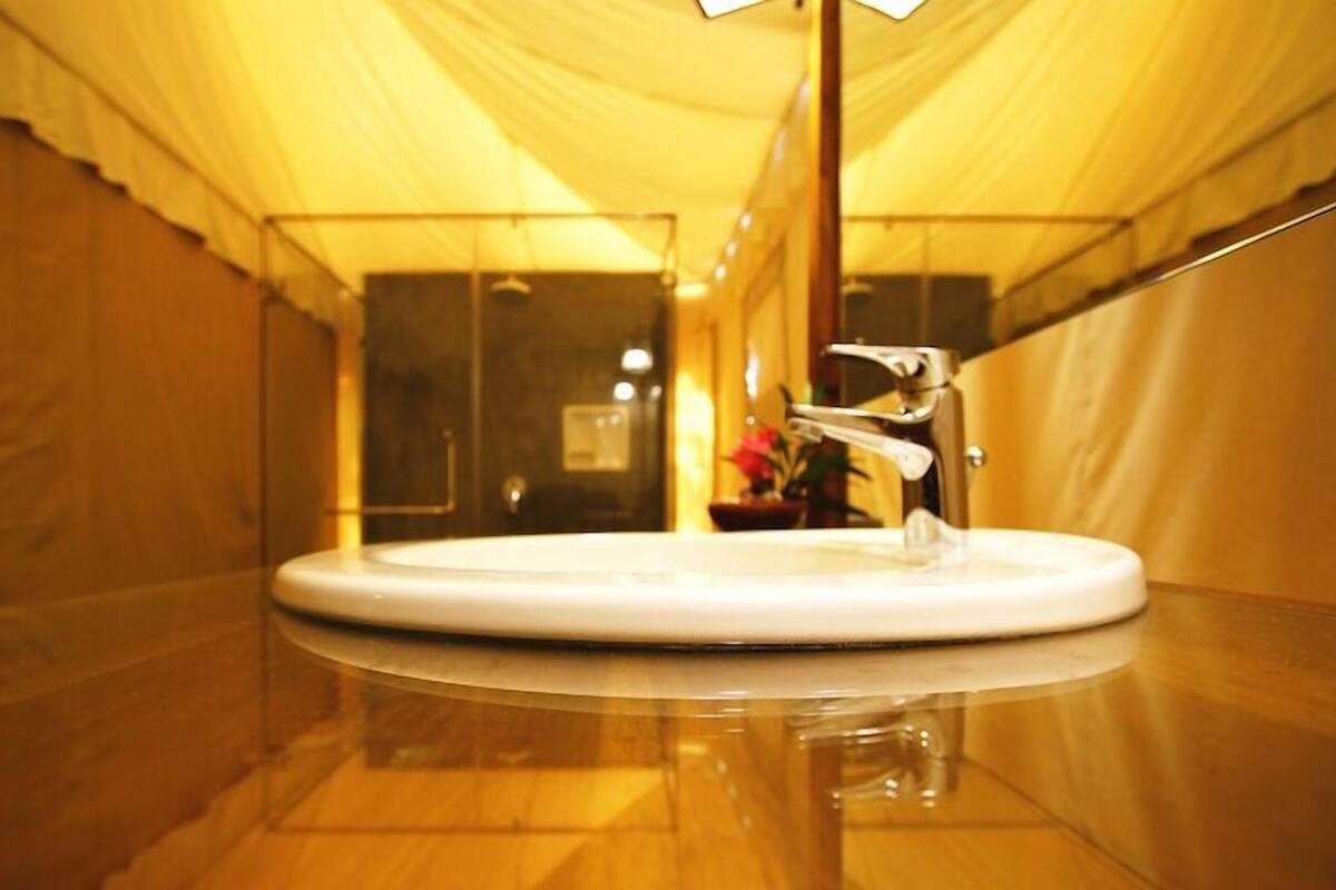 luxury glamping tents | bathroom sink