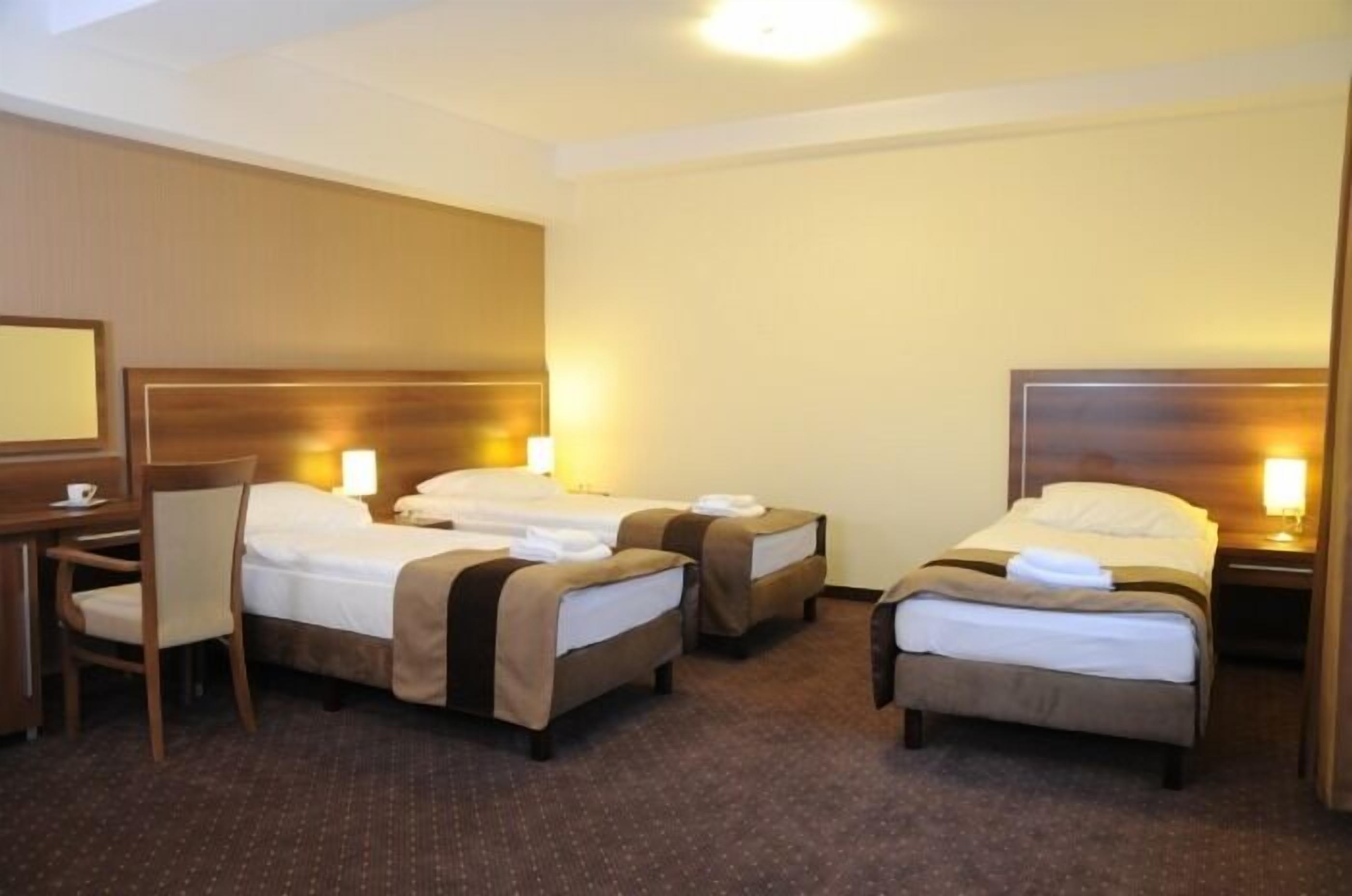 1 bedroom, premium bedding, in-room safe, desk