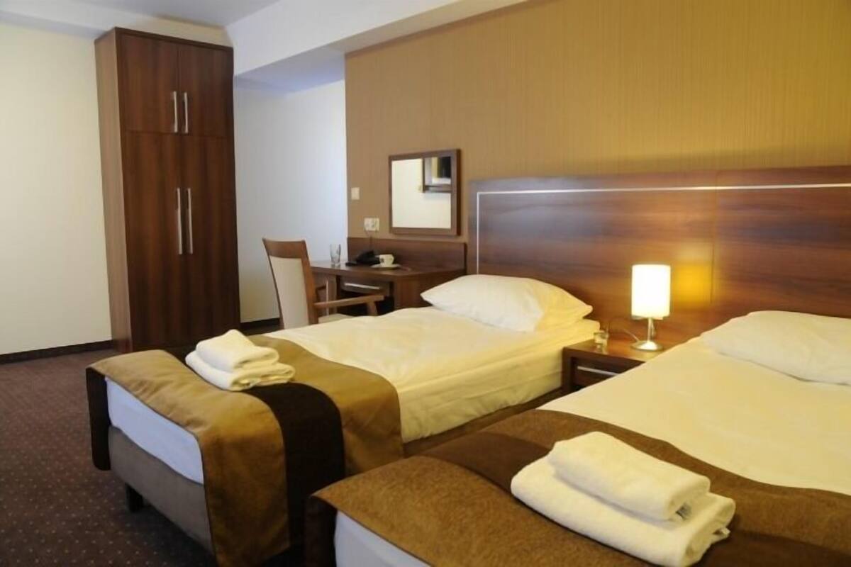 standard double or twin room, 2 single beds | 1 bedroom, premium bedding, in-room safe, desk