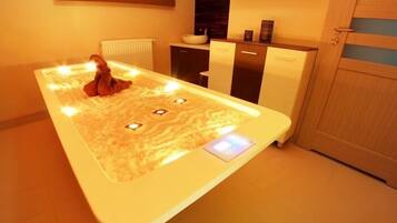 Behandlingsrom for par, badstue, boblebad, dampbad og kroppsbehandlinger