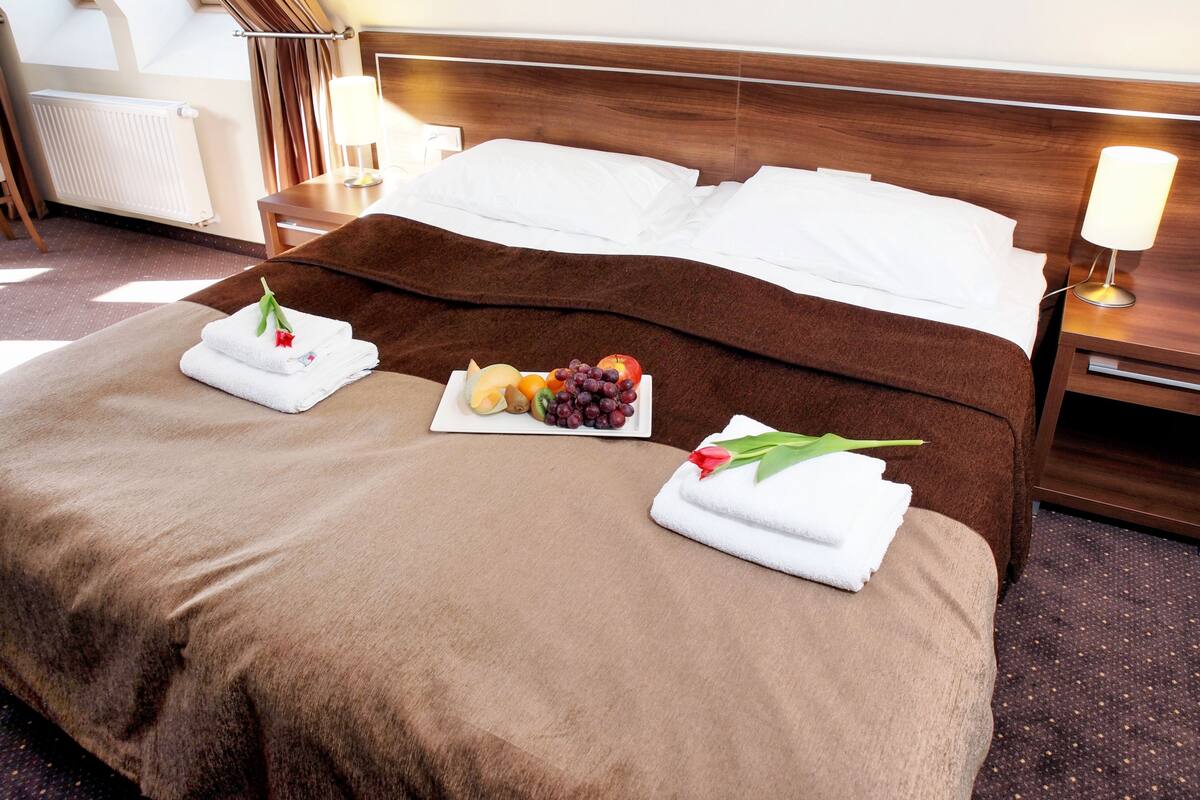 standard double or twin room, 2 single beds | 1 bedroom, premium bedding, in-room safe, desk