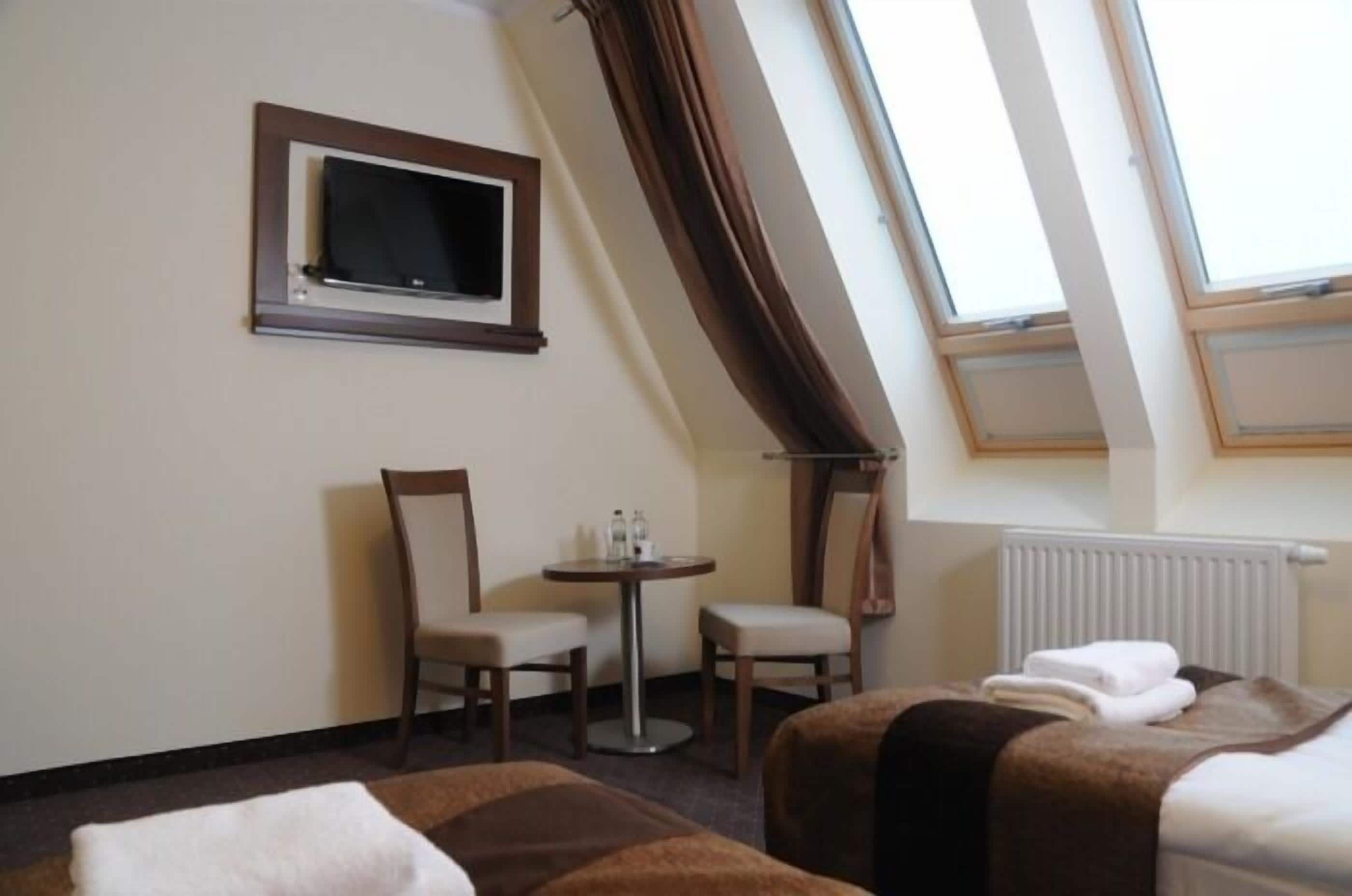 Literie de qualité supérieure, coffres-forts dans les chambres, bureau