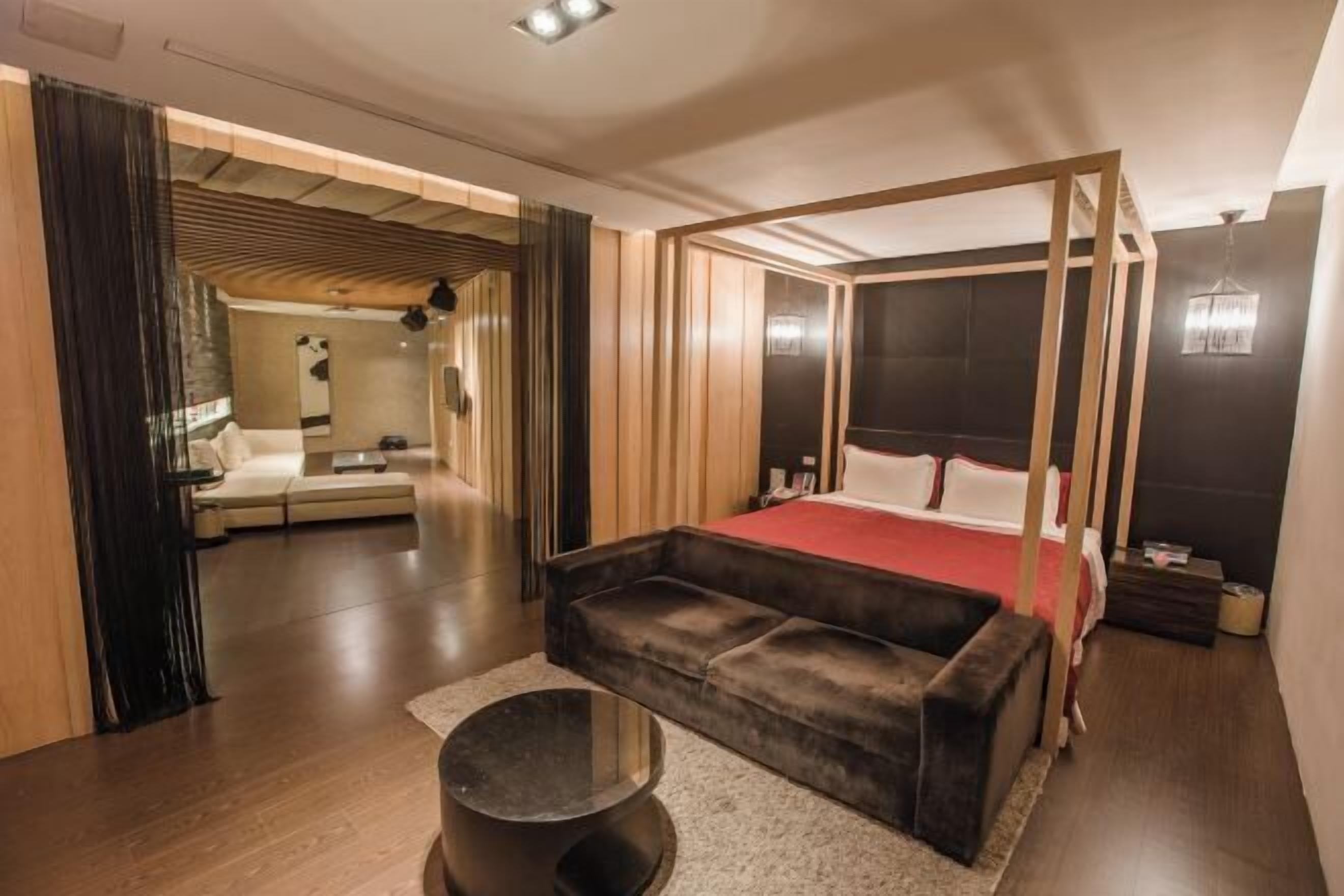 Down duvets, desk, rollaway beds, free WiFi