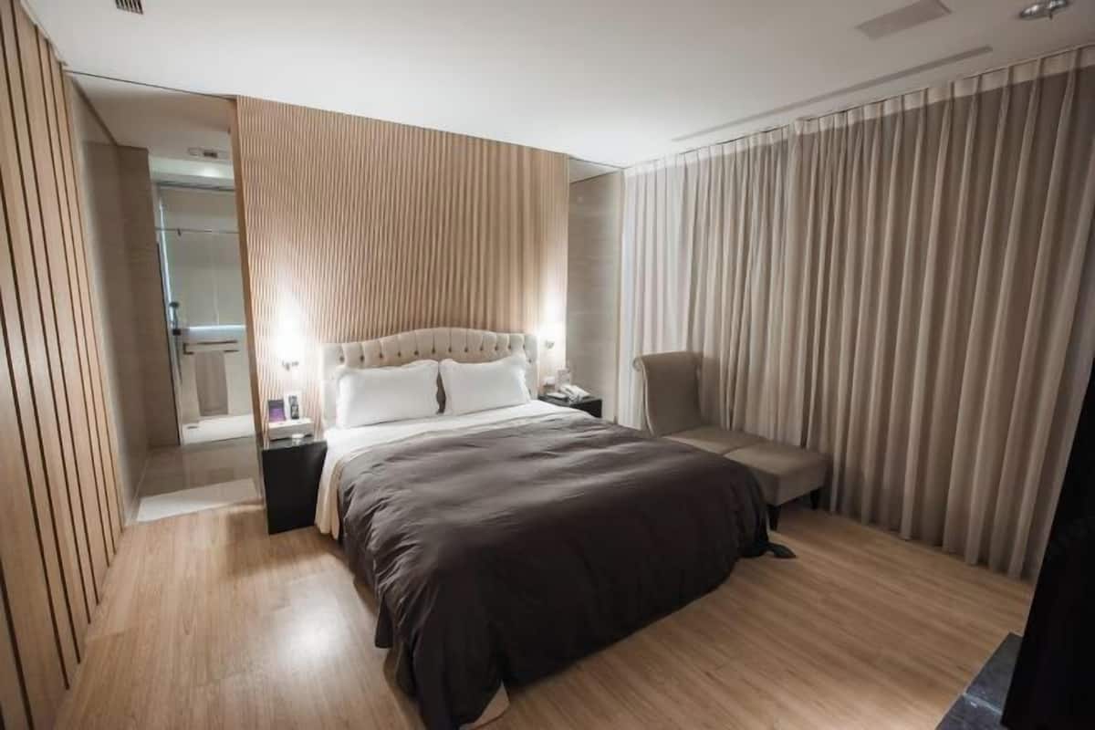 Cobrellits, escriptori, llits addicionals i wifi gratuïta