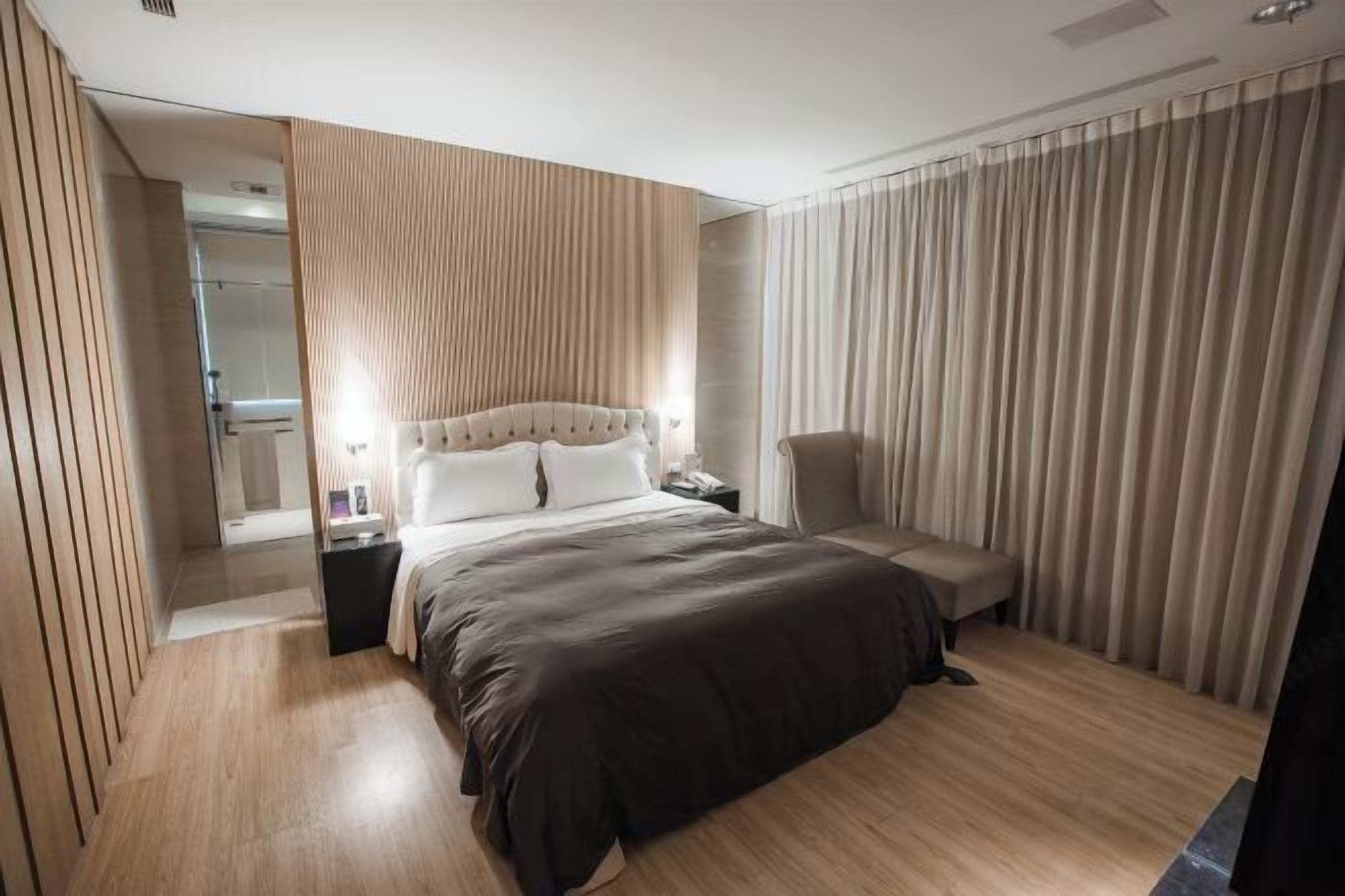 Down duvets, desk, rollaway beds, free WiFi