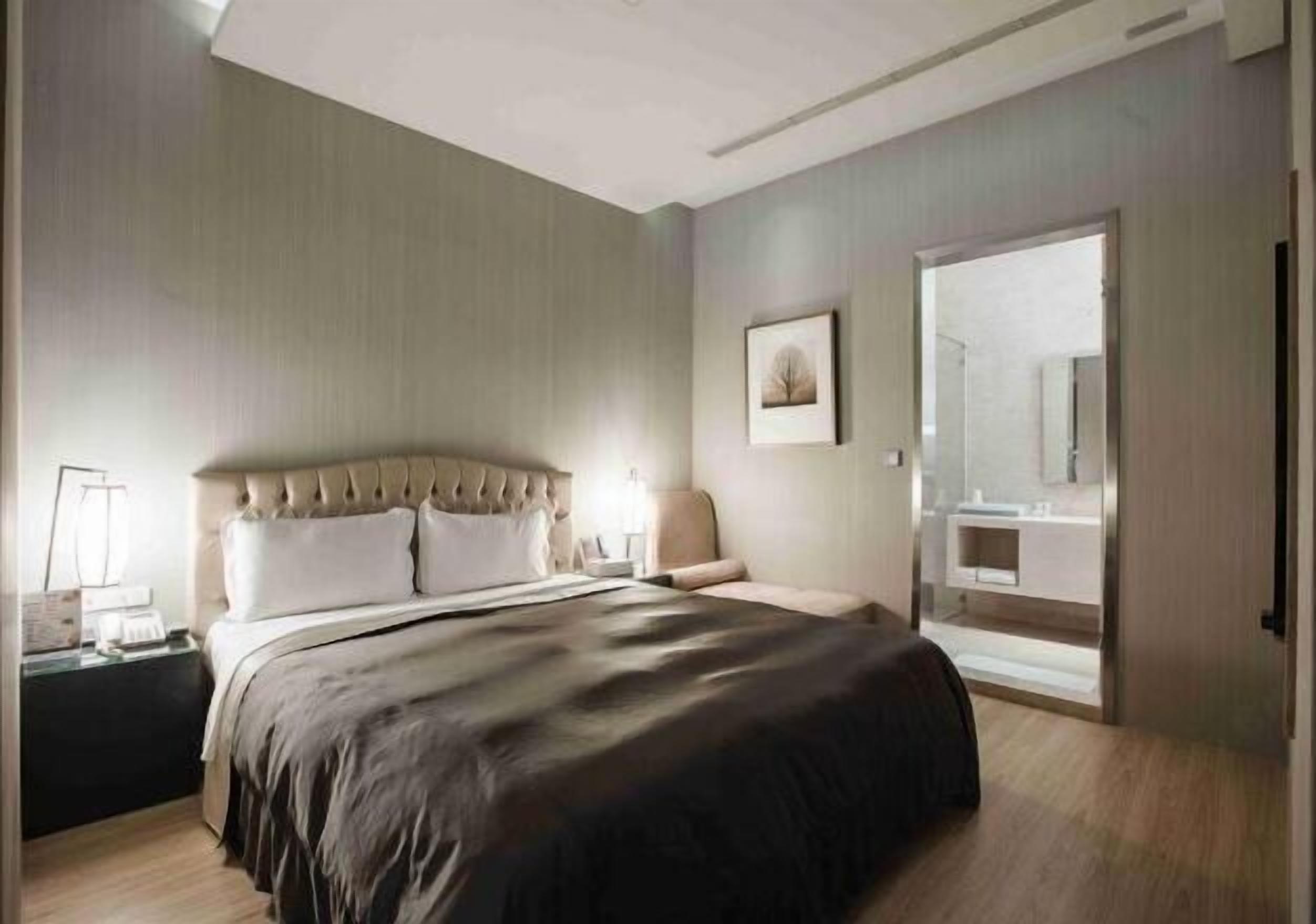 Down duvets, desk, rollaway beds, free WiFi