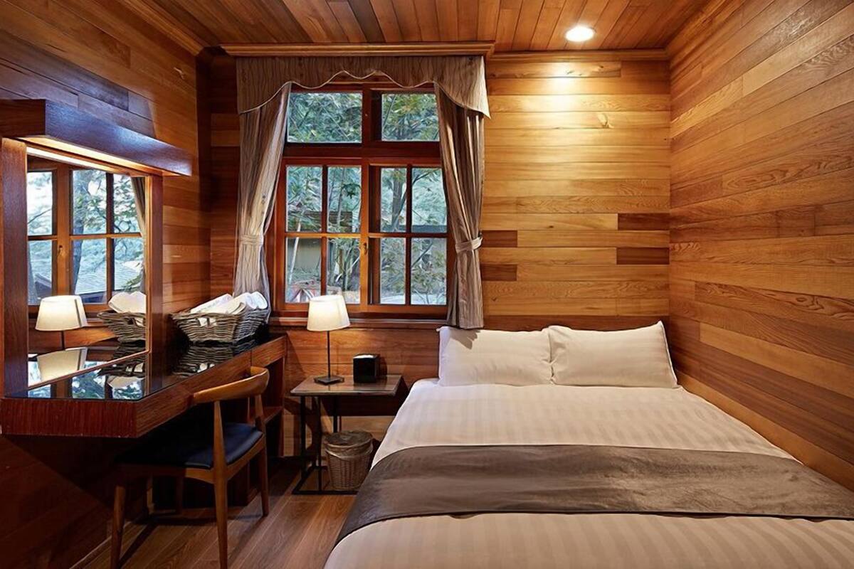 quadruple room (include dinner and breakfast) | premium bedding, down duvets, desk