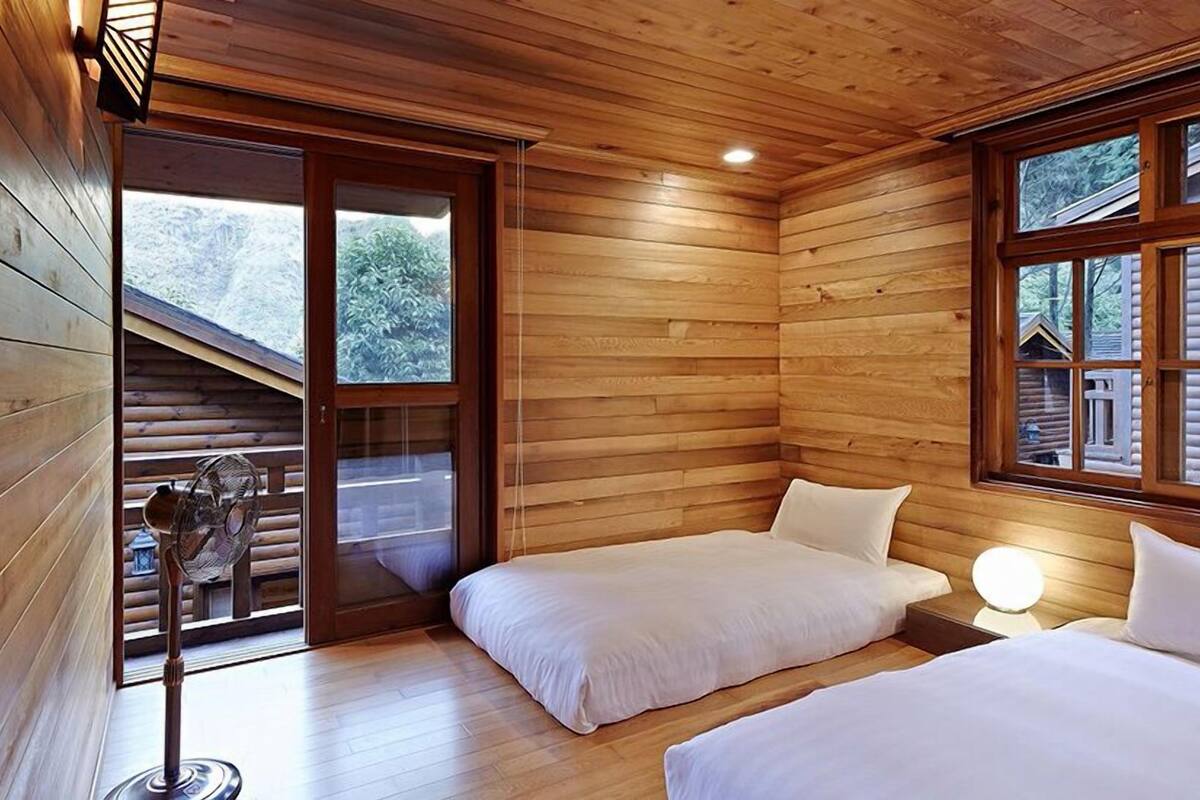 quadruple room (include dinner and breakfast) | premium bedding, down duvets, desk
