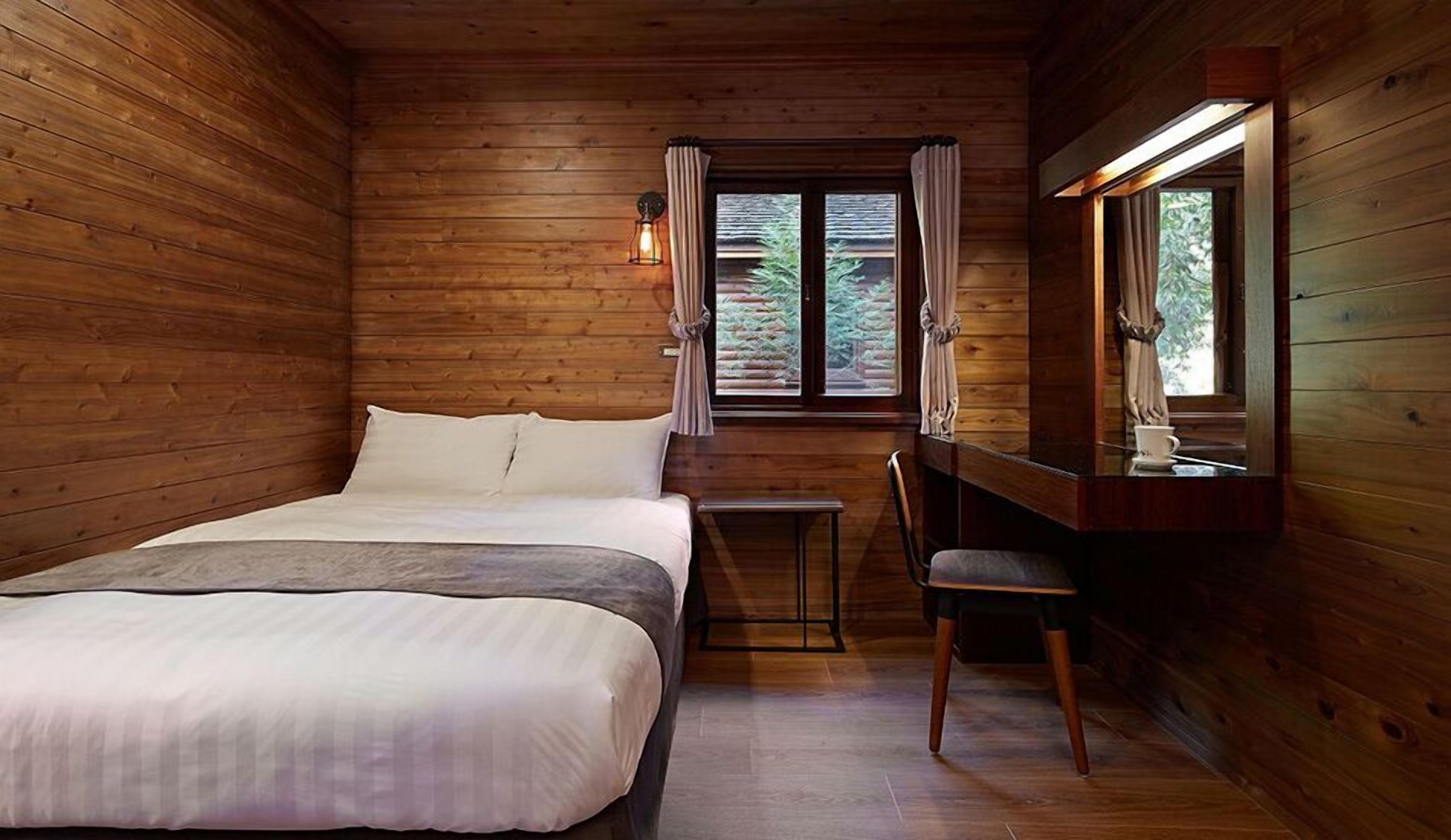 quadruple room (include dinner and breakfast) | premium bedding, down duvets, desk