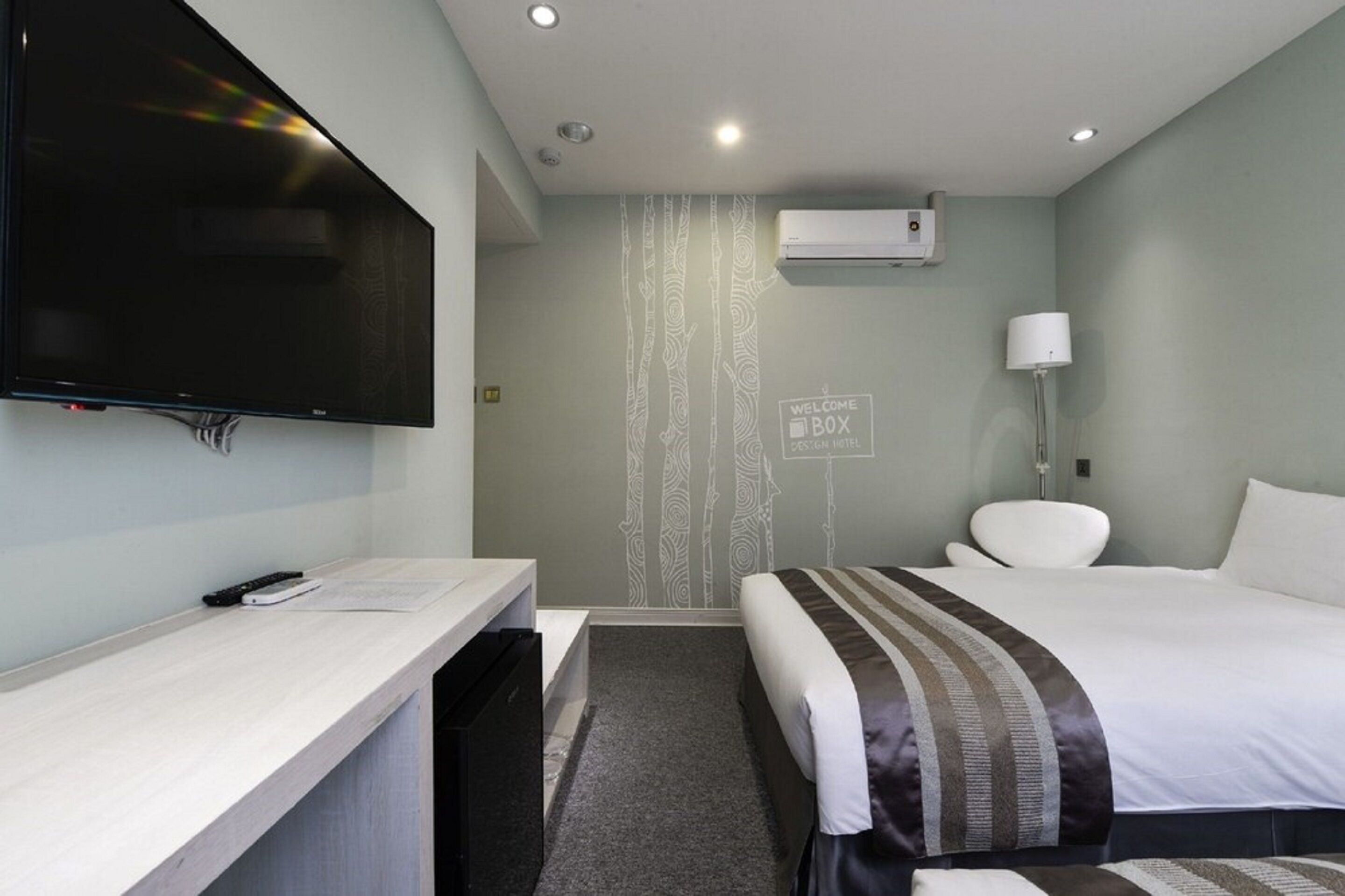 twin room (2 single beds) | down duvets, desk, soundproofing, free wifi