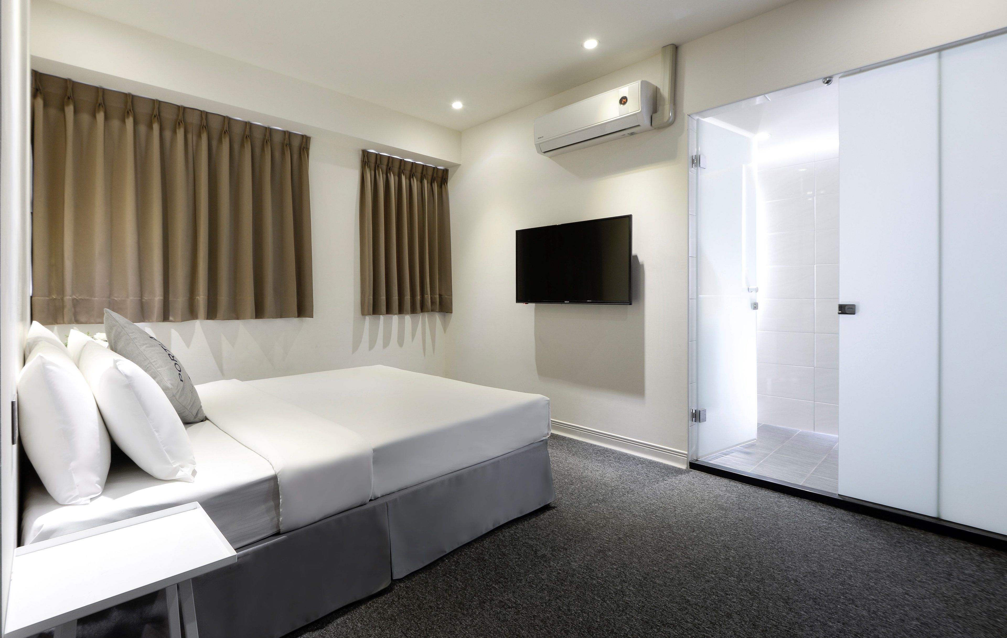 double room, 1 double bed | down duvets, desk, soundproofing, free wifi