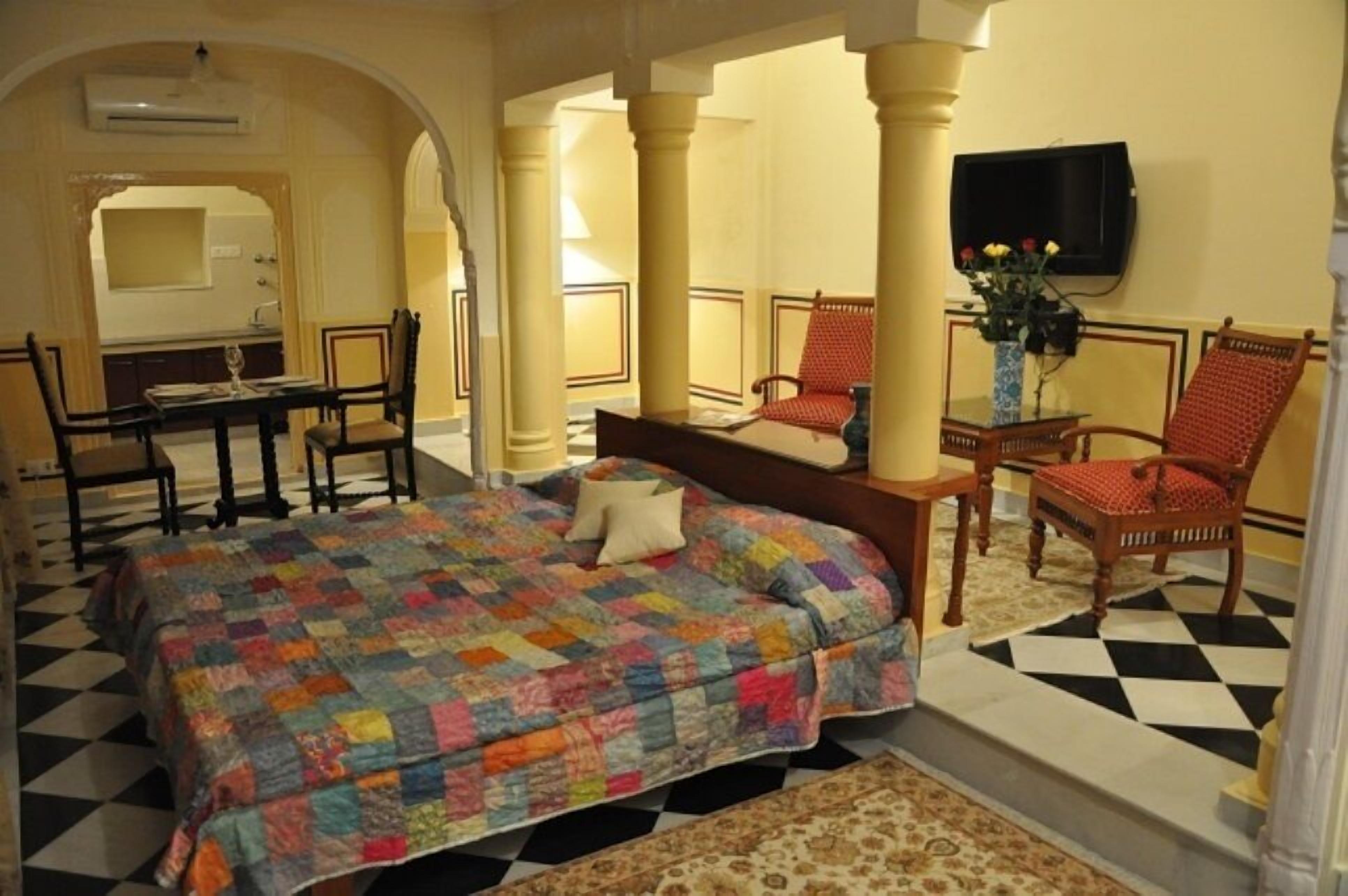 Suite | Iron/ironing board, free WiFi, bed sheets