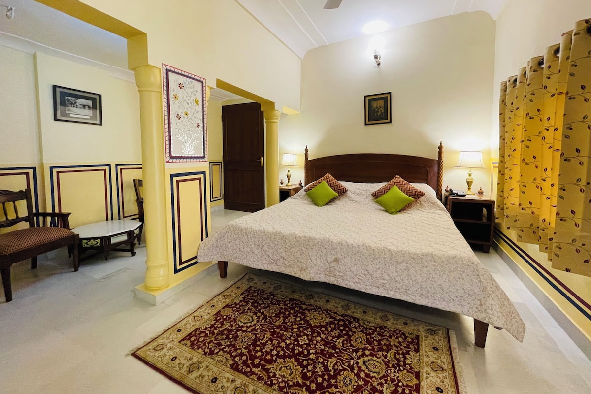 Heritage Room | Iron/ironing board, free WiFi