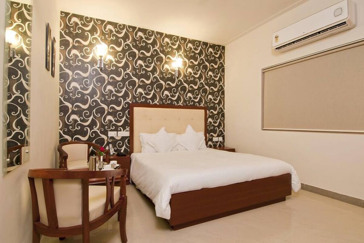Minibar, két bảo mật tại phòng, bàn, giường gấp/giường phụ (phụ phí)
