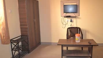 Grand Room, Multiple Beds, Corner | Living area