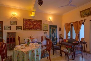 Breakfast, lunch, dinner served; Indian cuisine, garden views - Rawla Rawatsar (Jaipur)