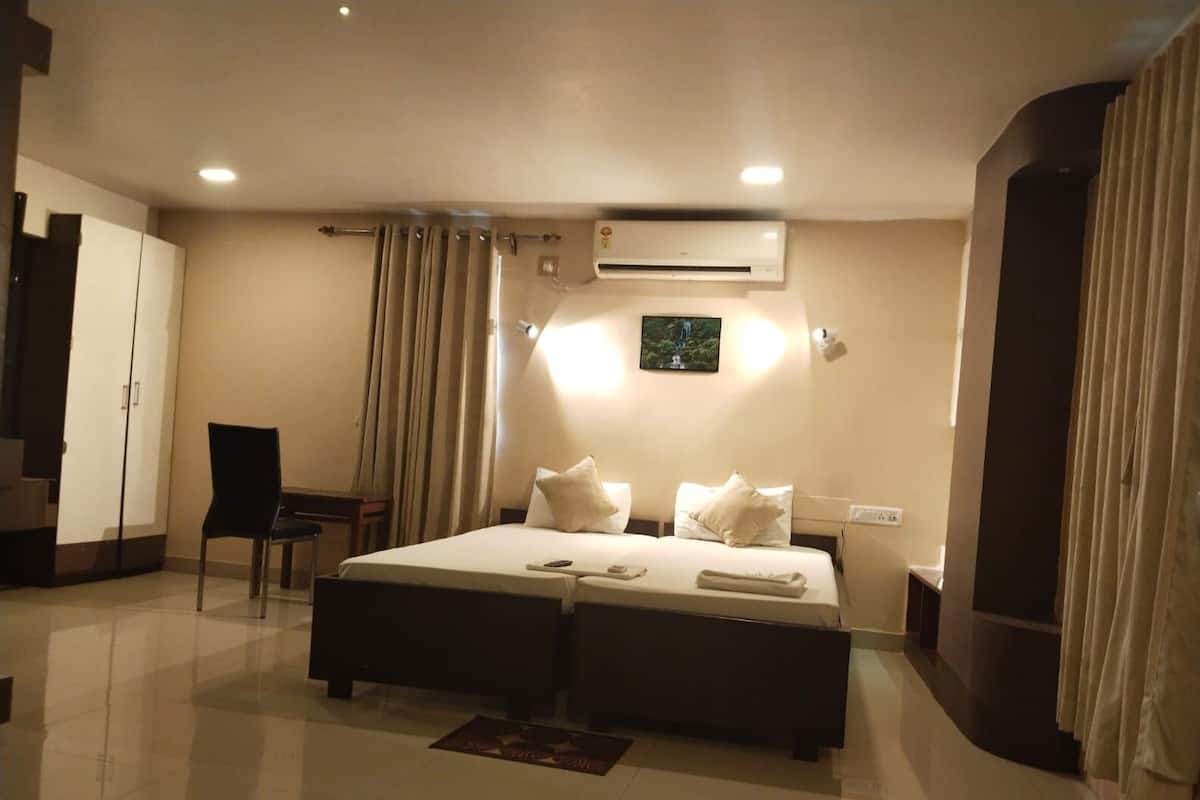 Executive suite, 1 slaapkamer, roken | 1 slaapkamer, luxe beddengoed, een strijkplank/strijkijzer, gratis wifi