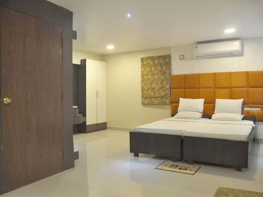 Bộ đồ giường cao cấp, bàn ủi/dụng cụ ủi quần áo