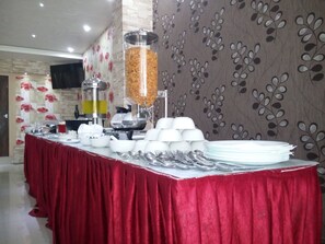 Daily buffet breakfast for a fee - Hotel Eastern Plaza (Barasat)