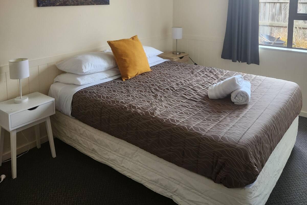 Kamar, 1 Tempat Tidur Queen, kamar mandi umum | Wi-Fi gratis dan seprai linen