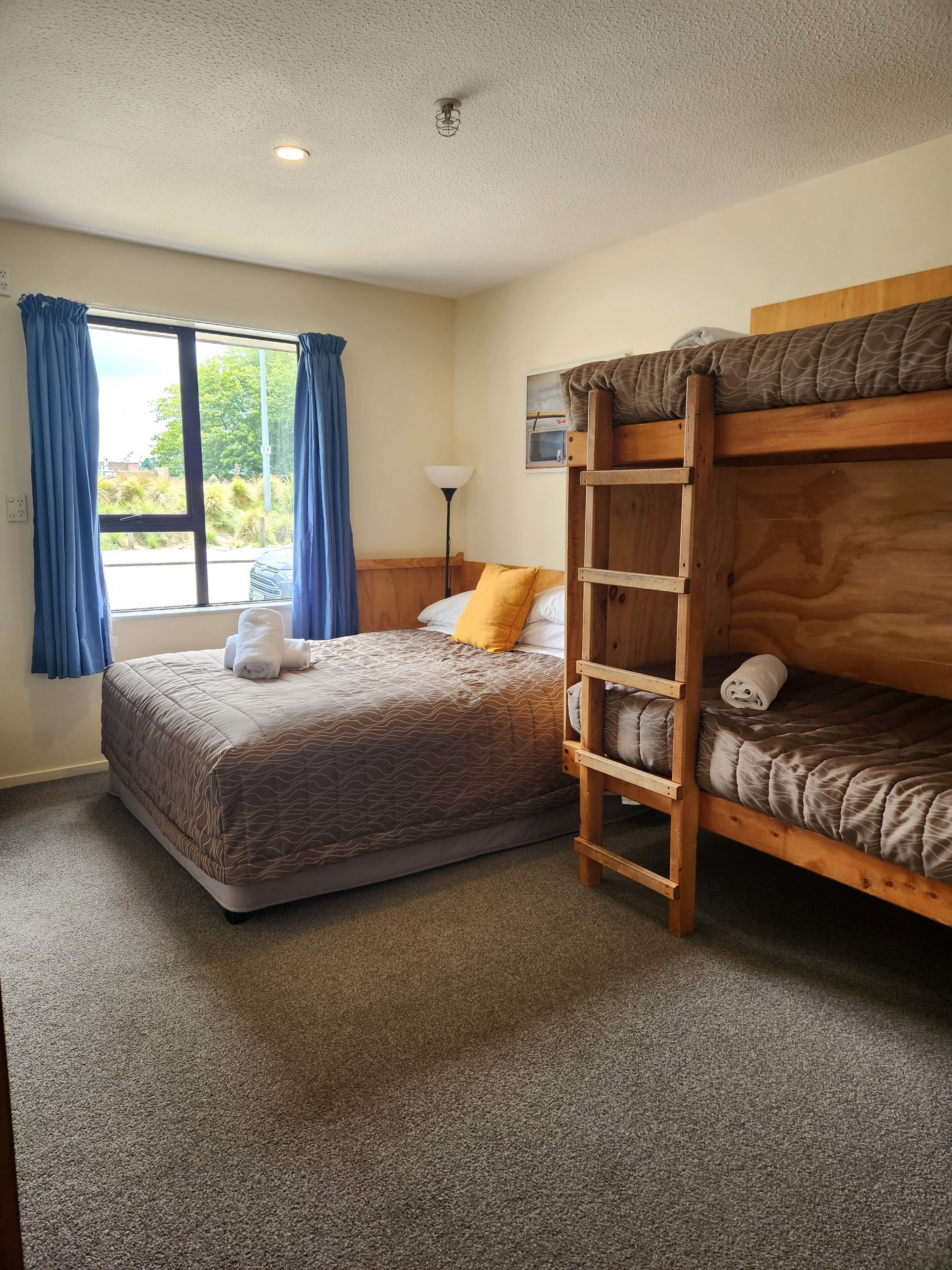 Family Room Queen with Bunk - 4 guest max