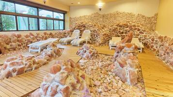 Sauna, hot tub, steam room, hot springs/mineral springs