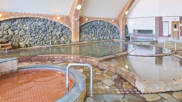 Sauna, bain à remous, hammam, sources chaudes/minérales