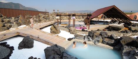 ซาวน่า, อ่างน้ำร้อน, ห้องอบไอน้ำ, น้ำพุร้อน/น้ำแร่