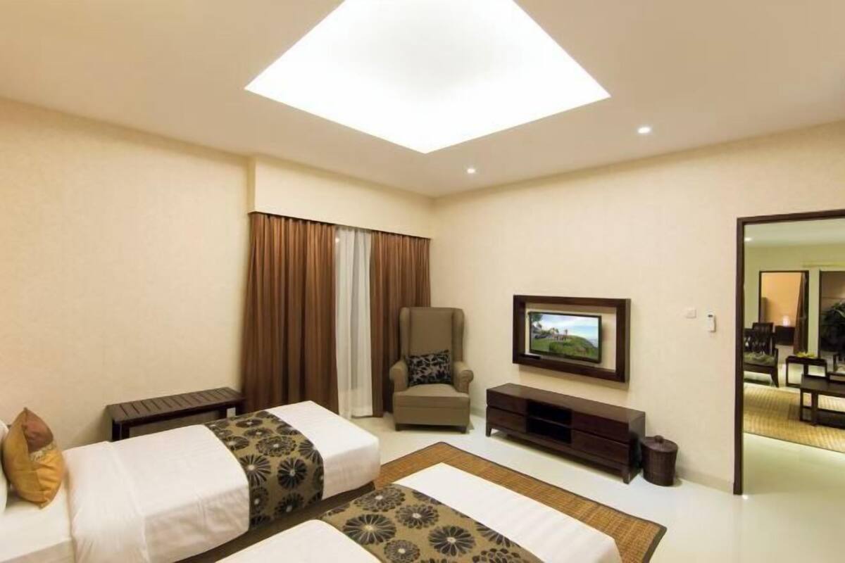 Premium bedding, minibar, in-room safe, desk