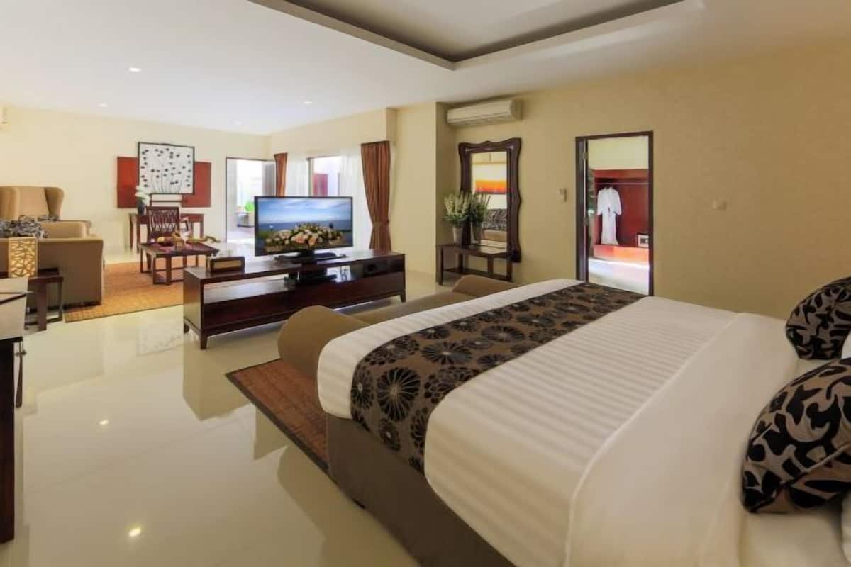 1 bedroom, premium bedding, minibar, in-room safe