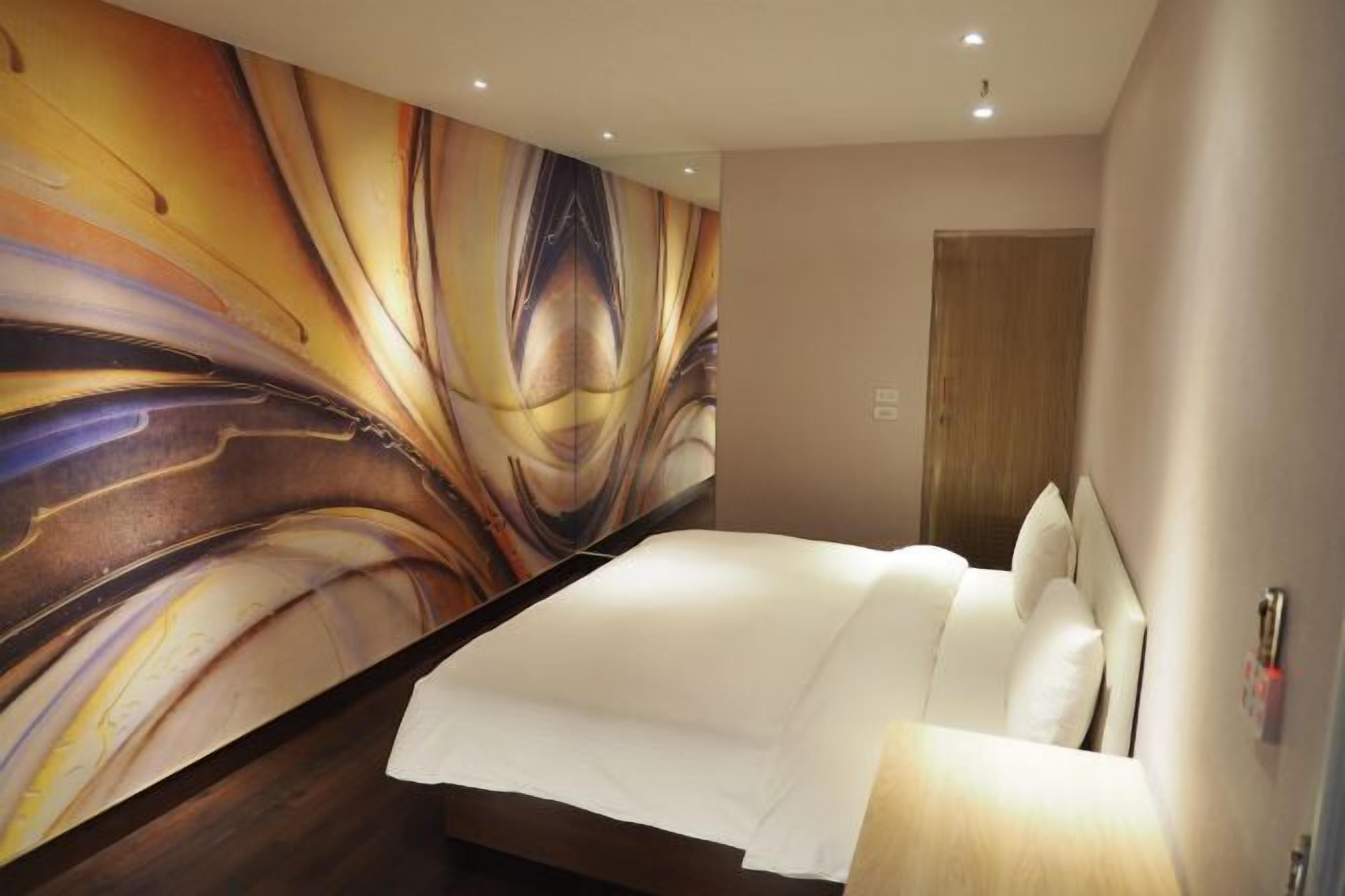 Down comforters, desk, free WiFi, bed sheets